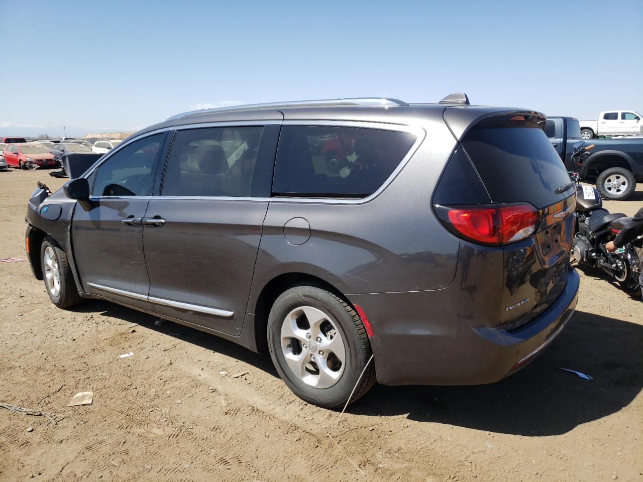 2018 Chrysler Pacifica Hybrid Touring L vin: 2C4RC1L73JR175699