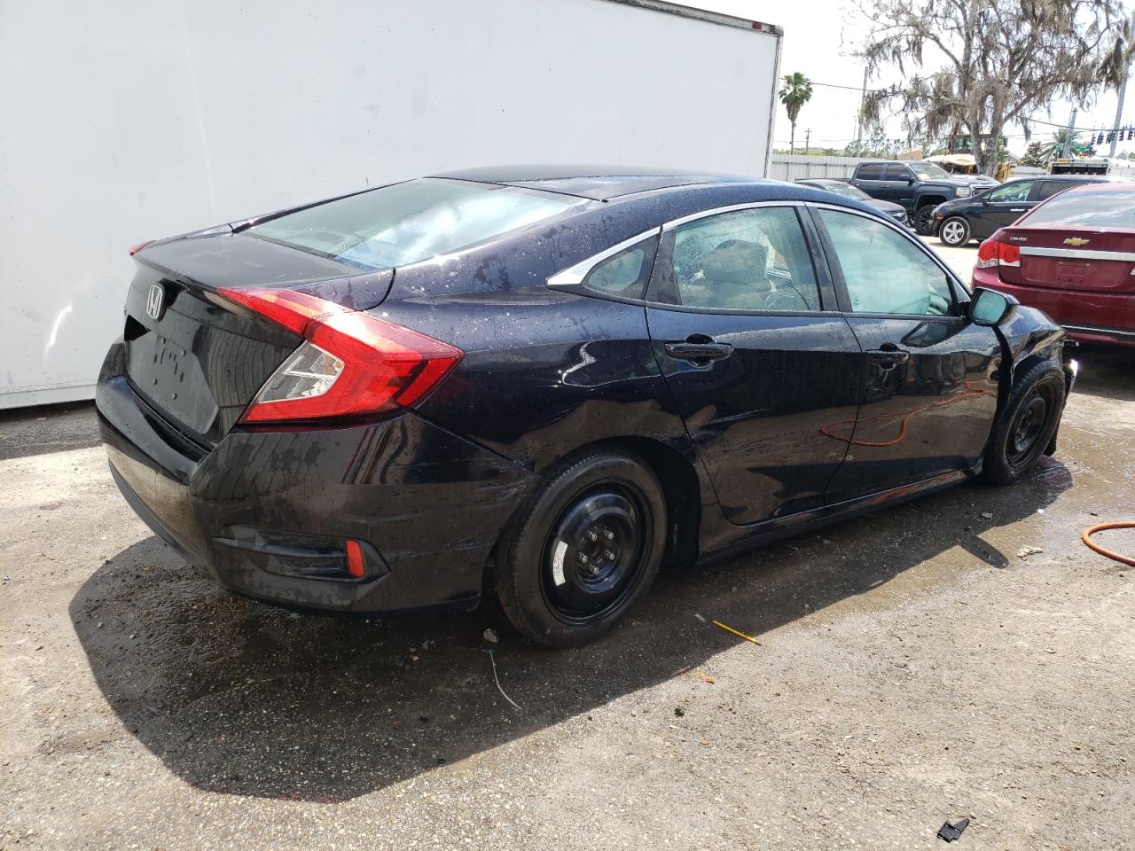 19XFC2F57JE041153 2018 Honda Civic Lx