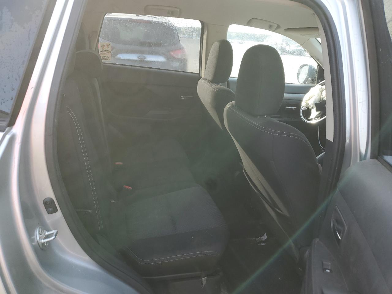 JA4AD3A38JZ011838 2018 Mitsubishi Outlander Se