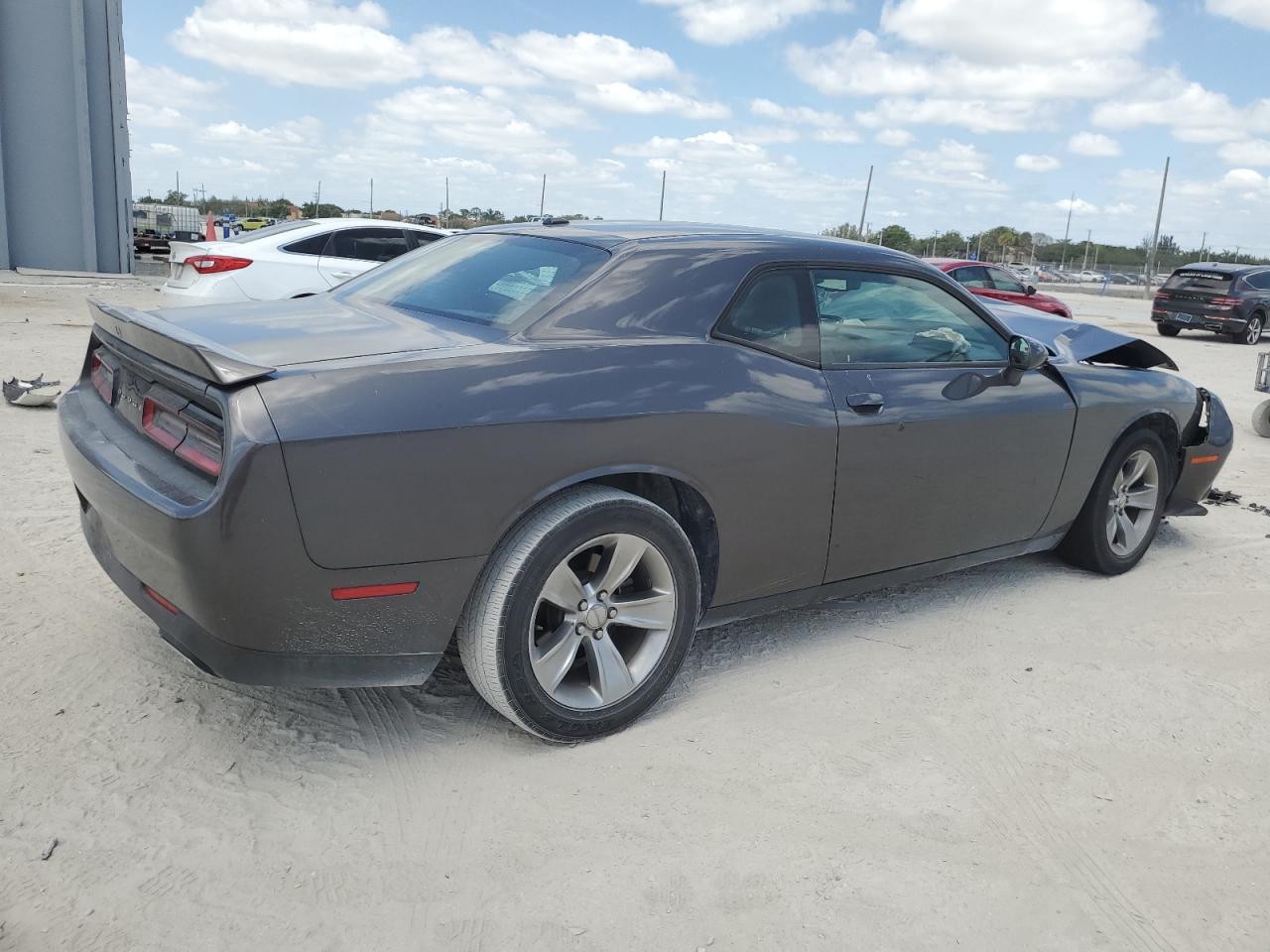 2C3CDZAG9KH669002 2019 Dodge Challenger Sxt