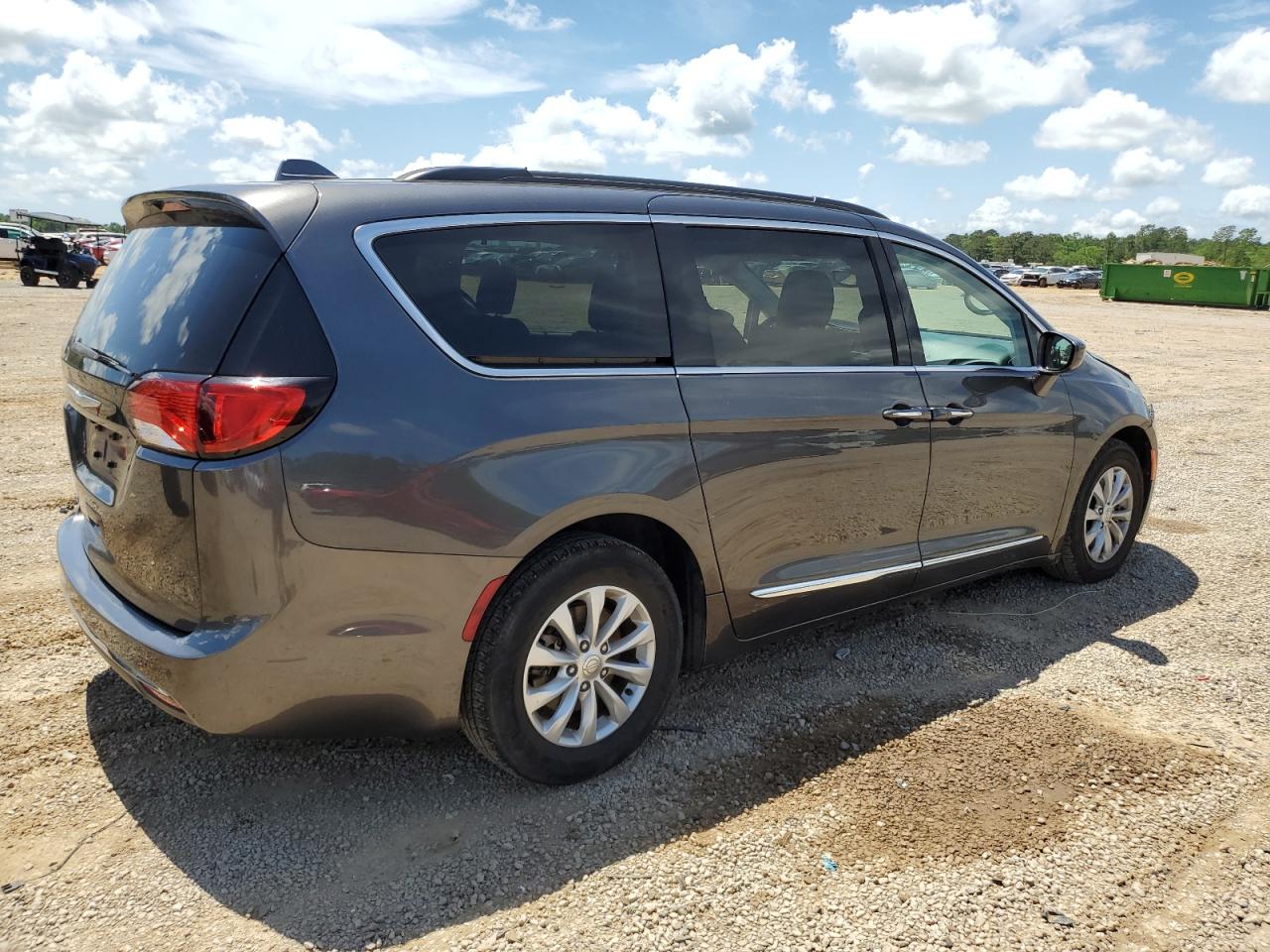 2C4RC1BG6HR692085 2017 Chrysler Pacifica Touring L