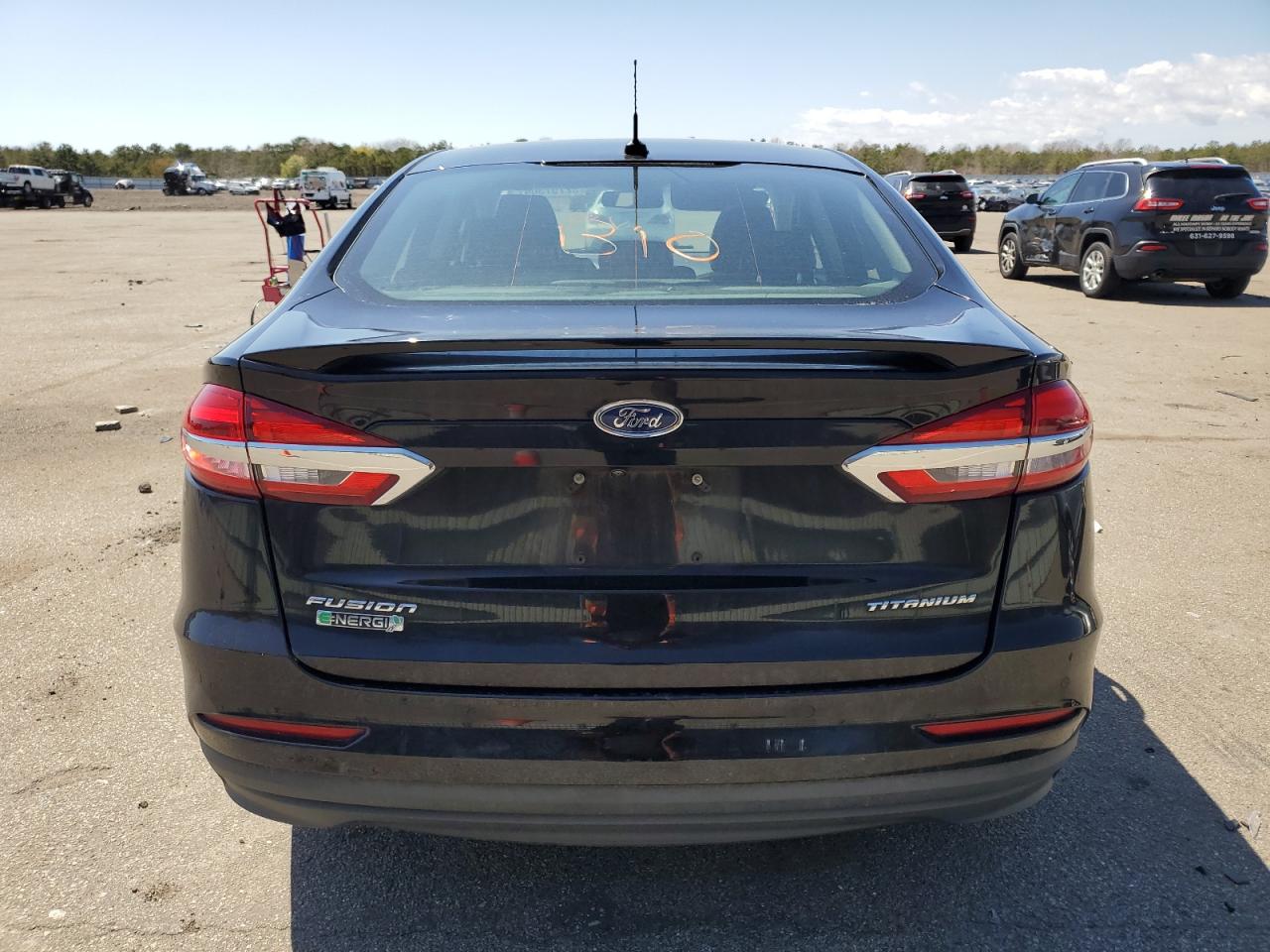 3FA6P0SU5KR146196 2019 Ford Fusion Titanium