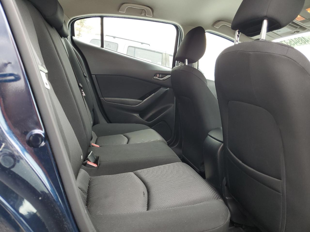 3MZBN1K74JM200207 2018 Mazda 3 Sport