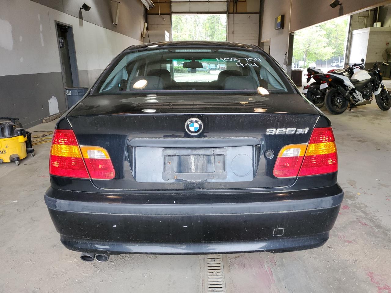 WBAEU33472PF68864 2002 BMW 325 Xi