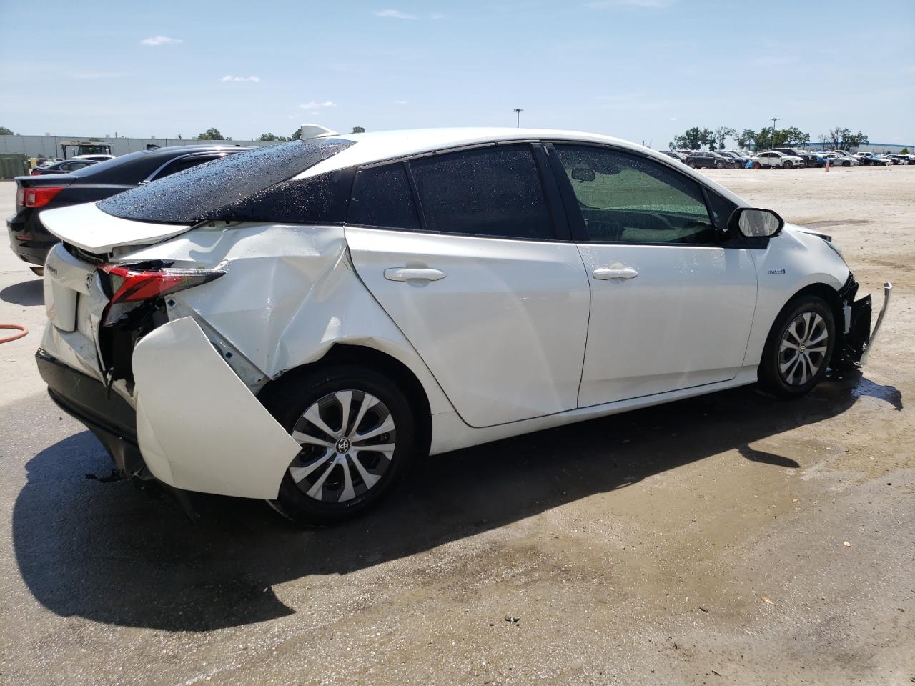 2018 Toyota Prius vin: JTDKBRFUXJ3072423