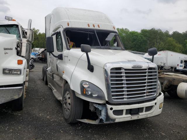 Lot #2471247934 2016 FREIGHTLINER CASCADIA 1 salvage car