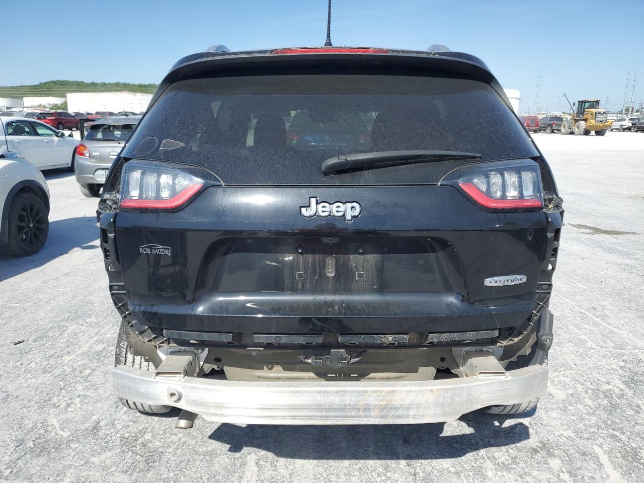 1C4PJLCB3KD114337 2019 Jeep Cherokee Latitude