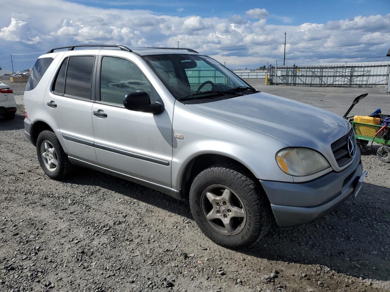 4JGAB54E1XA114817 1999 Mercedes-Benz Ml 320