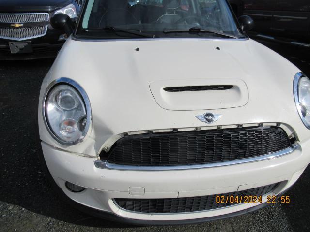 2009 Mini Cooper S VIN: WMWMF735X9TW84158 Lot: 47741184