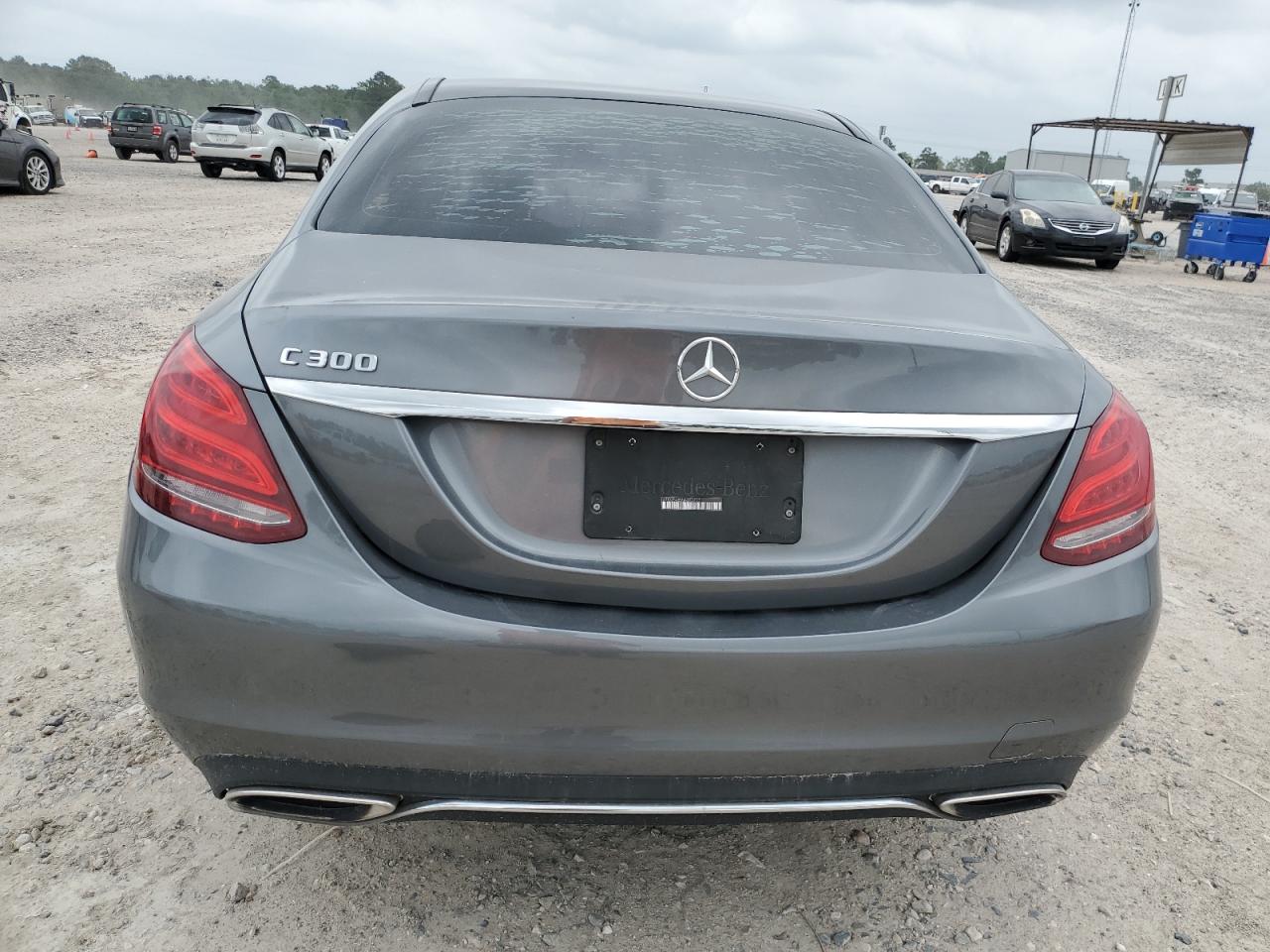 2018 Mercedes-Benz C 300 vin: WDDWF4JB8JR394902