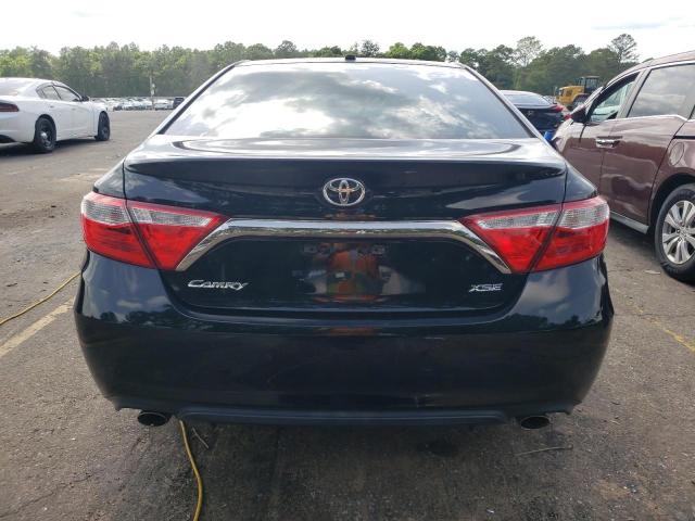 Lot #2492088558 2015 TOYOTA CAMRY XSE salvage car