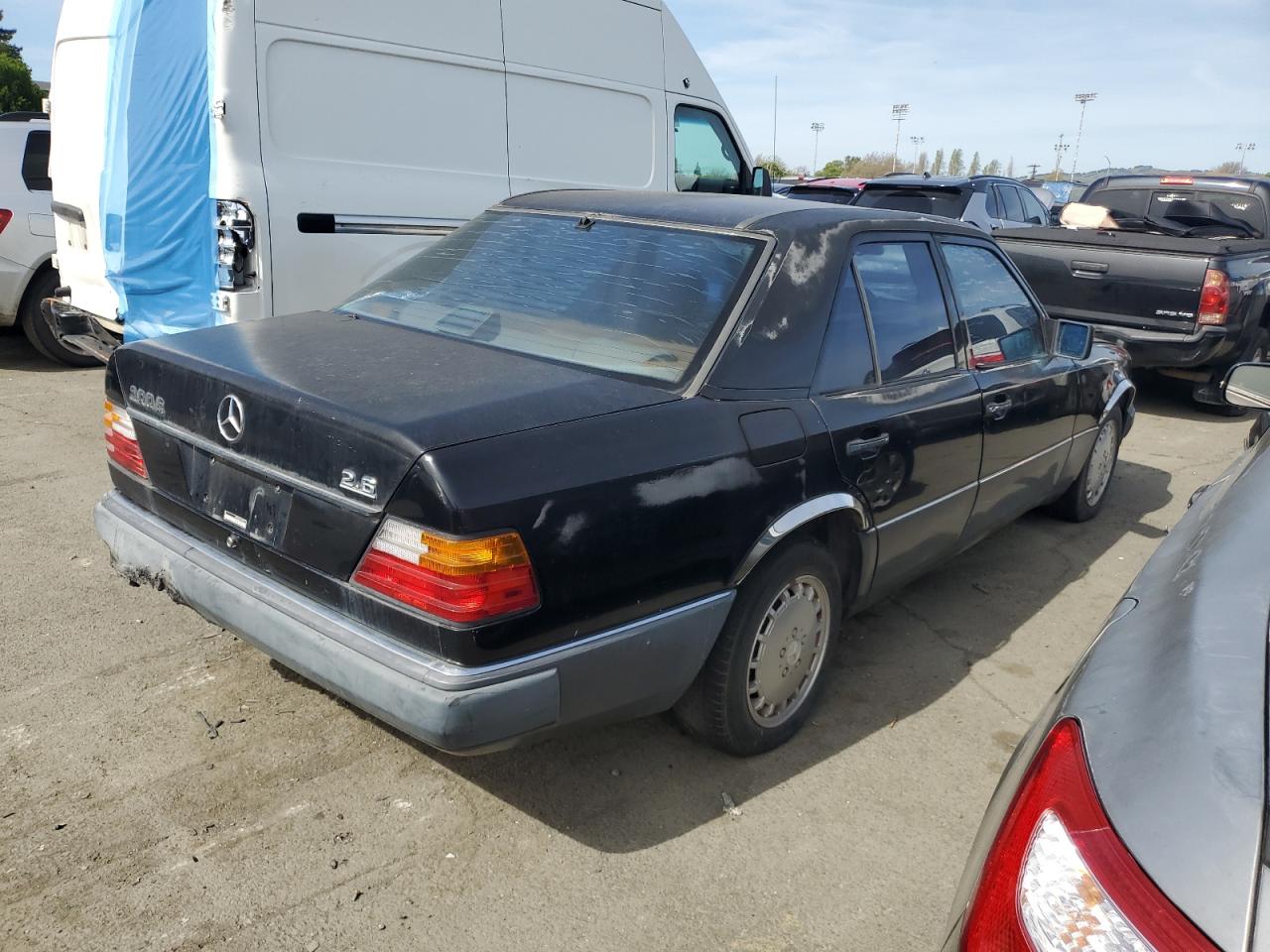 WDBEA26DXMB370017 1991 Mercedes-Benz 300 E 2.6