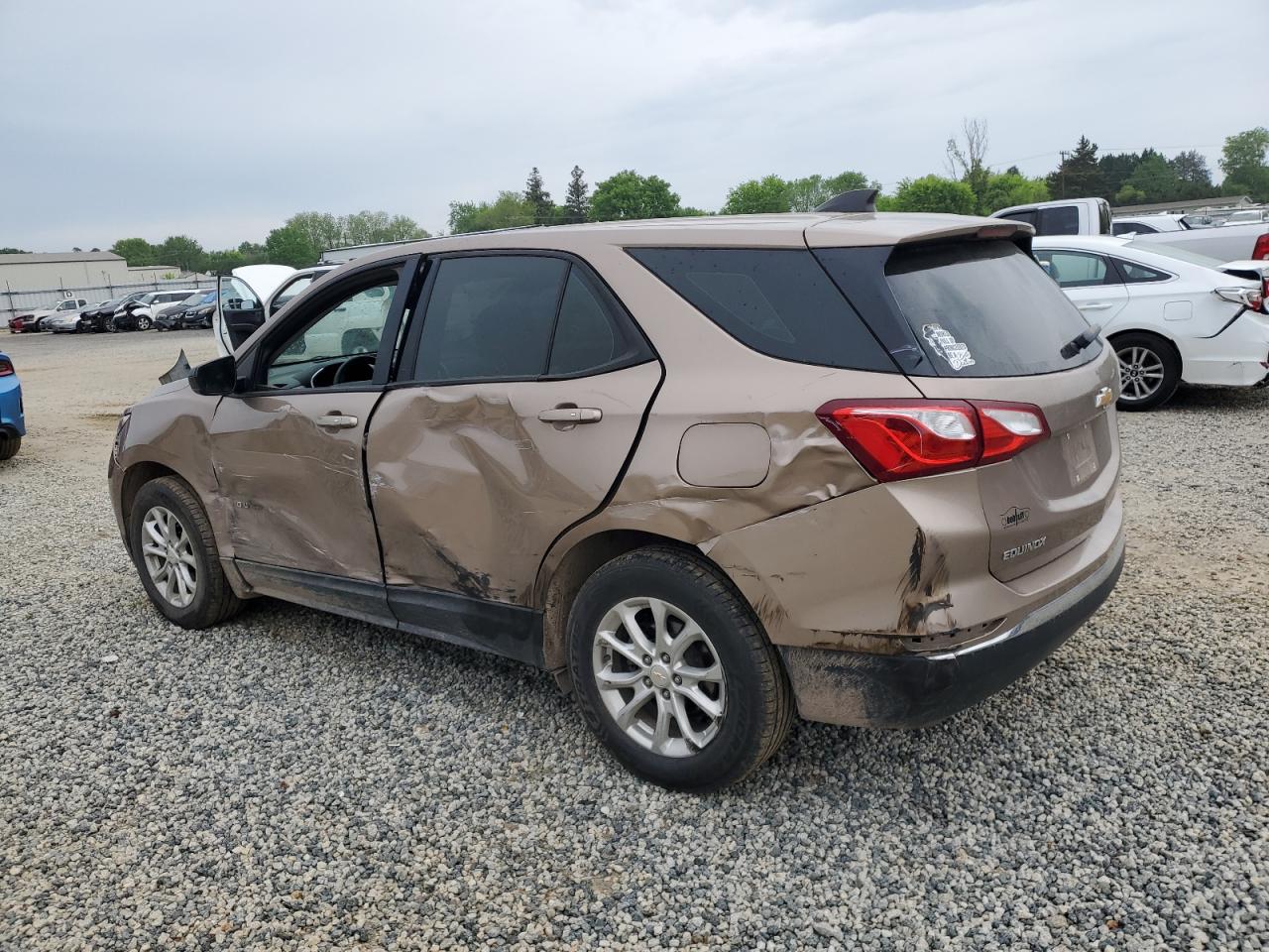 2GNAXHEV4J6238100 2018 Chevrolet Equinox Ls