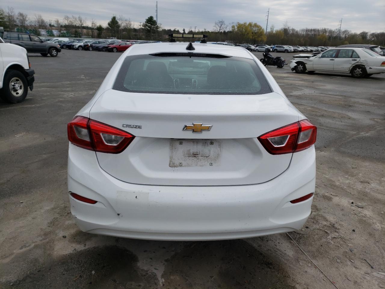 2019 Chevrolet Cruze Ls vin: 1G1BC5SM8K7153127