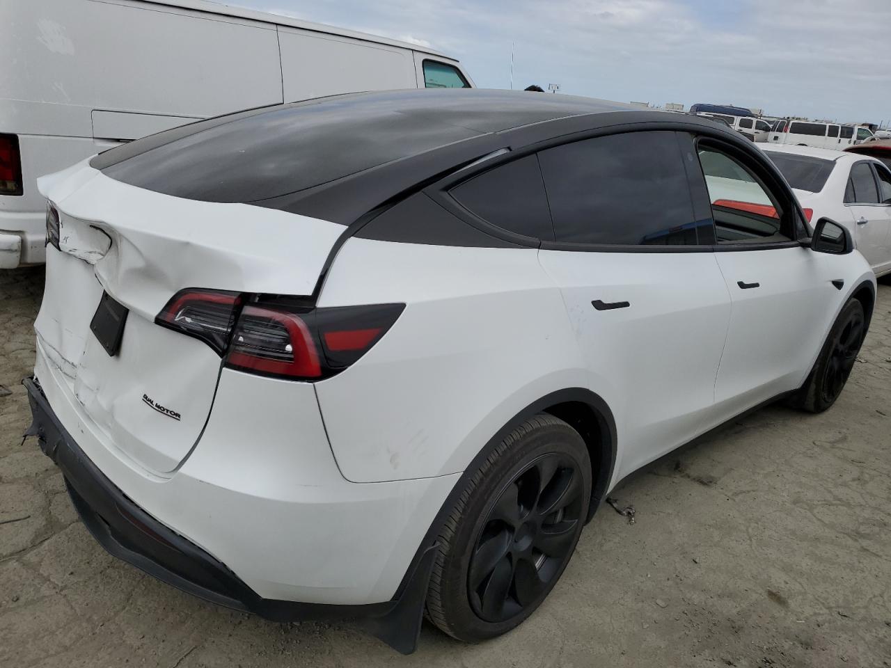 7SAYGAEE4PF628733 2023 Tesla Model Y