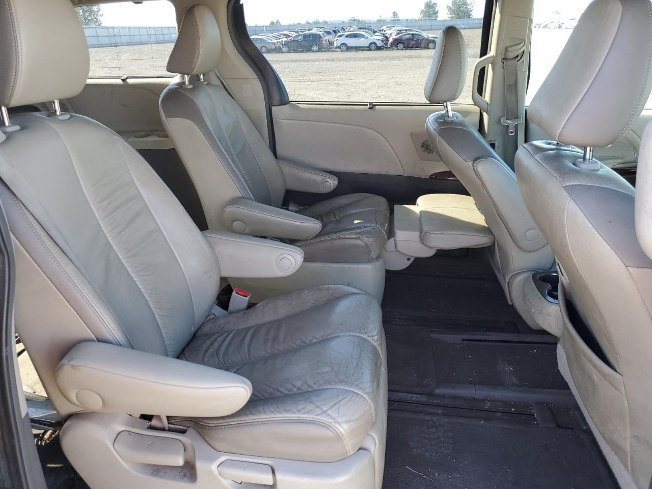 5TDDK3DC2BS020025 2011 Toyota Sienna Xle