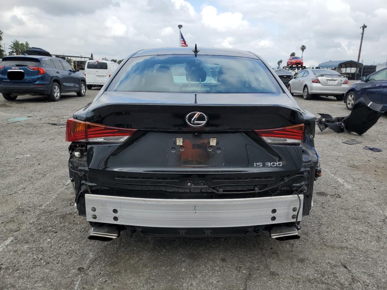 JTHBA1D21J5075686 2018 Lexus Is 300