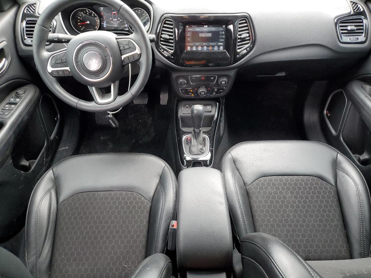 3C4NJCBB2JT304955 2018 Jeep Compass Latitude