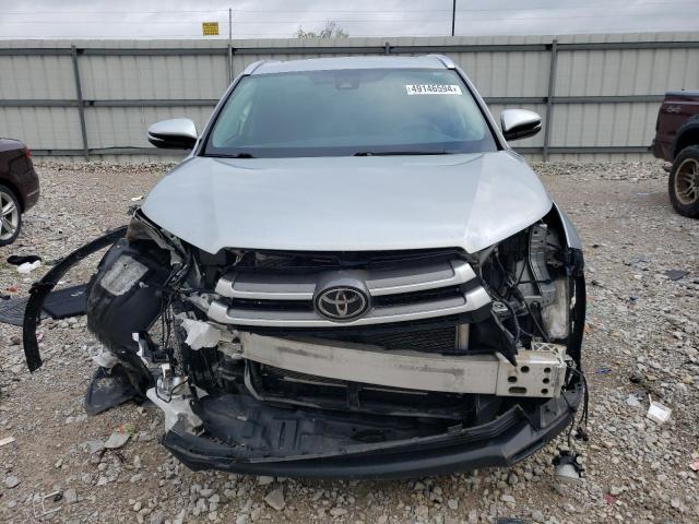 VIN 5TDKZRFH9KS558610 2019 Toyota Highlander, SE no.5