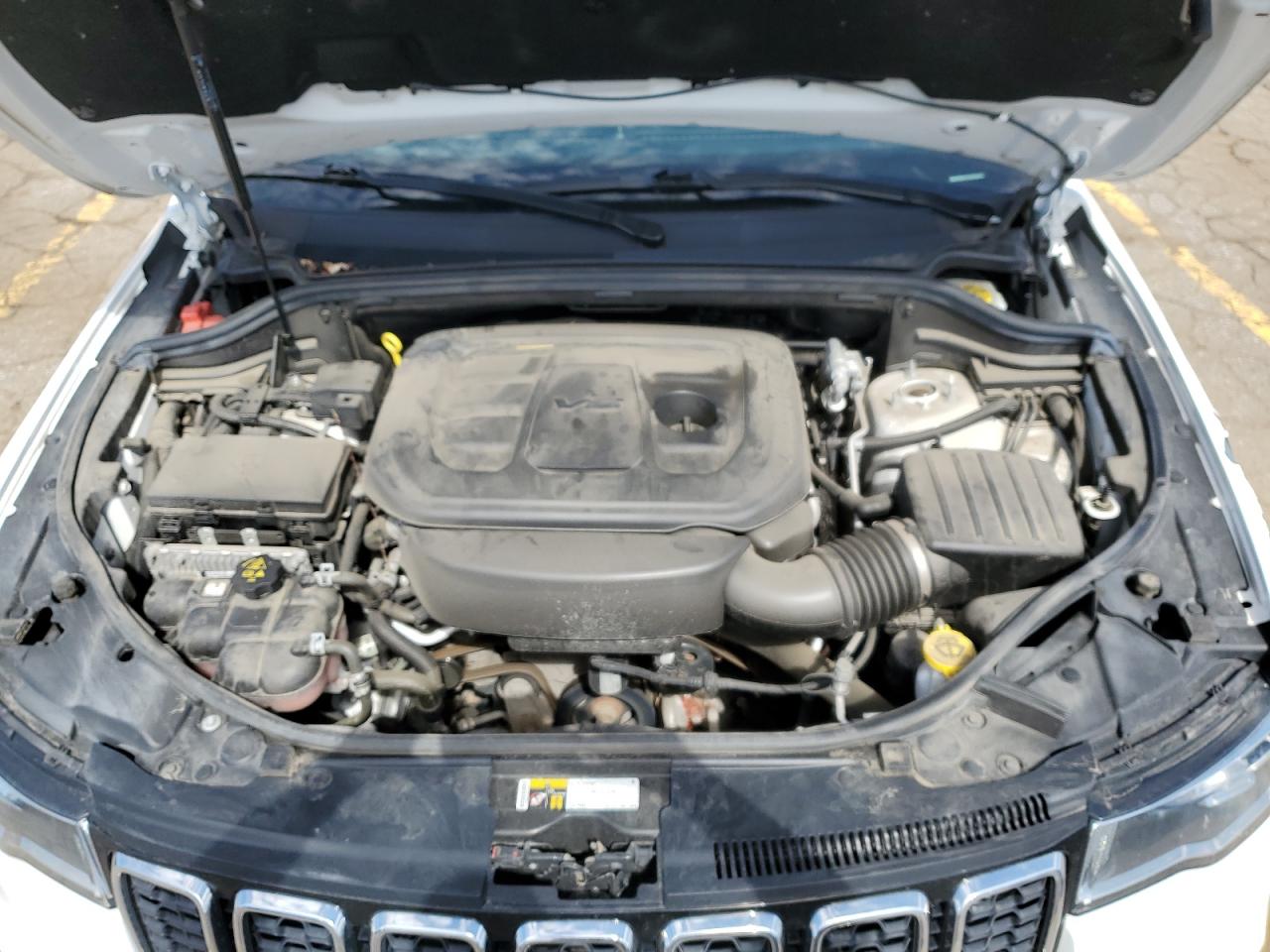 1C4RJFAG5KC823818 2019 Jeep Grand Cherokee Laredo