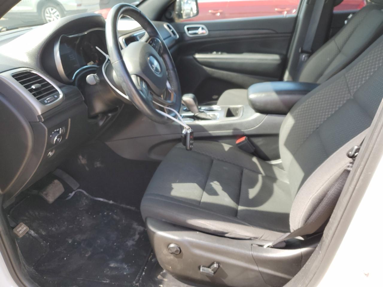 1C4RJFAG5KC823818 2019 Jeep Grand Cherokee Laredo