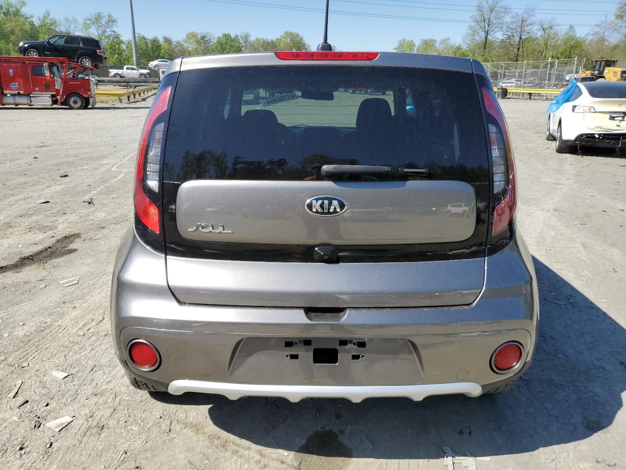 KNDJP3A55J7536480 2018 Kia Soul +