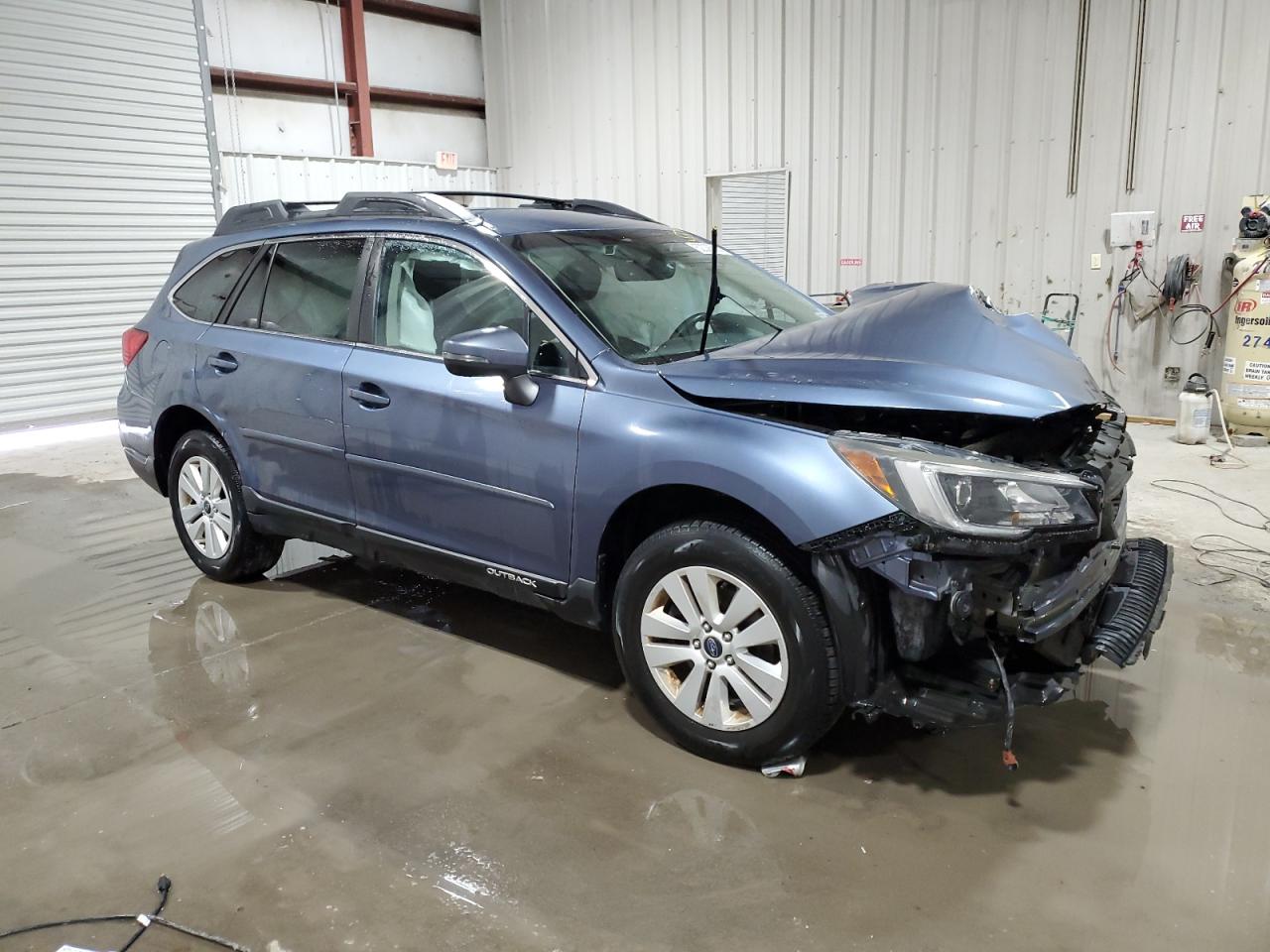 2018 Subaru Outback 2.5I Premium vin: 4S4BSAFC6J3318503