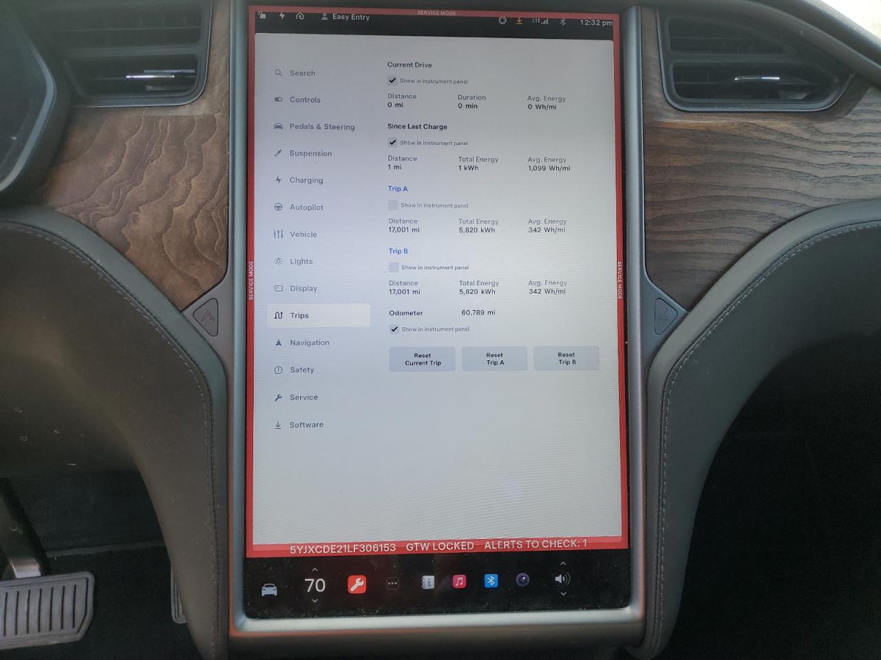 2020 Tesla Model X vin: 5YJXCDE21LF306153