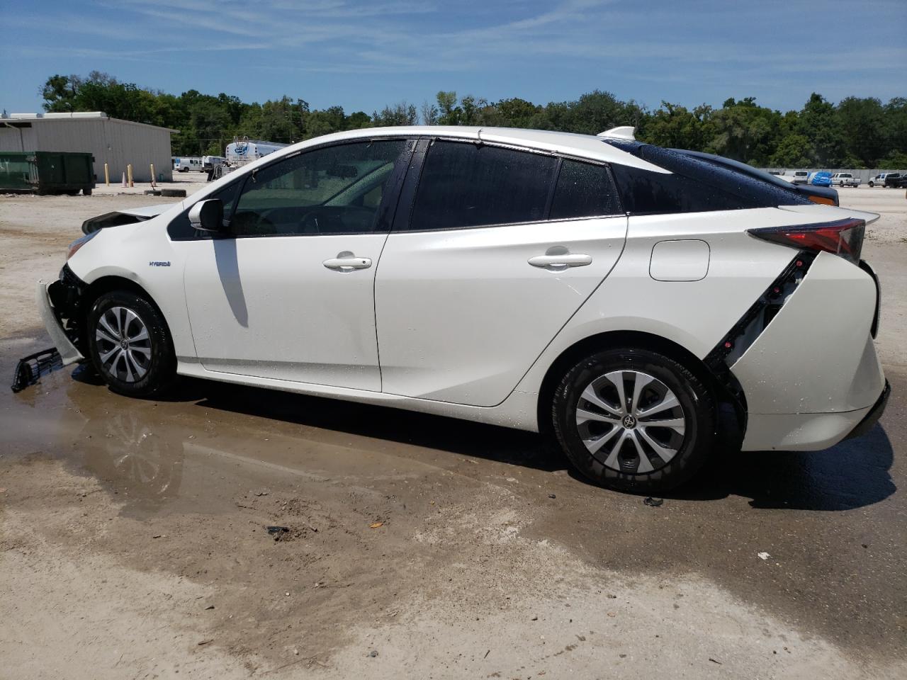 2018 Toyota Prius vin: JTDKBRFUXJ3072423