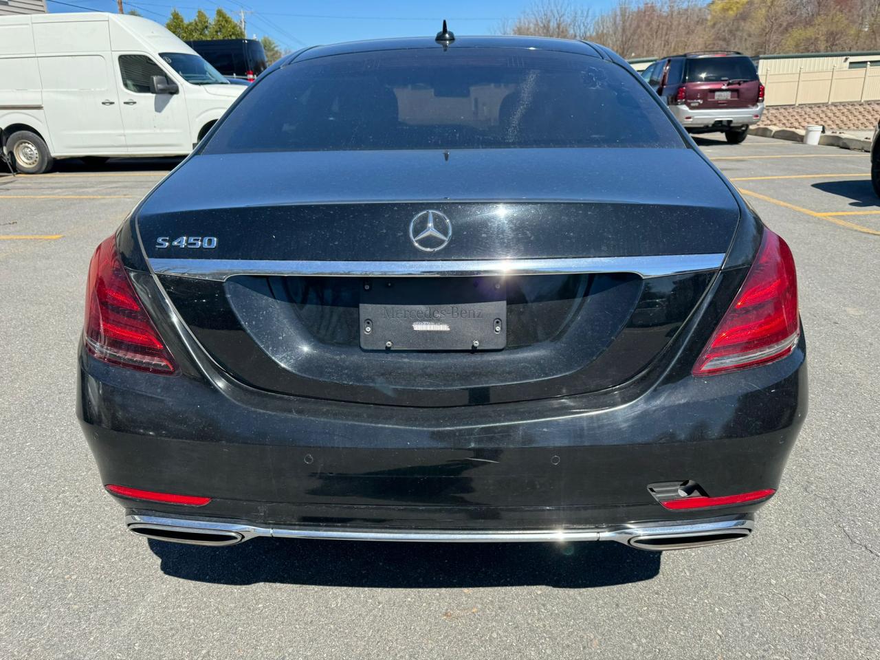 2019 Mercedes-Benz S 450 vin: WDDUG6GB7KA467006