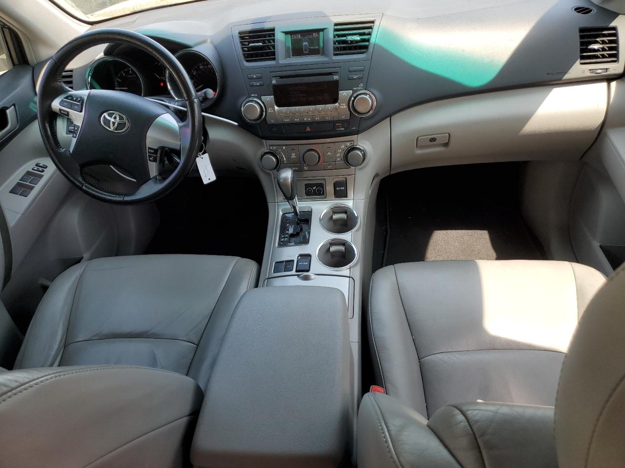 5TDZK3EH8BS049674 2011 Toyota Highlander Base