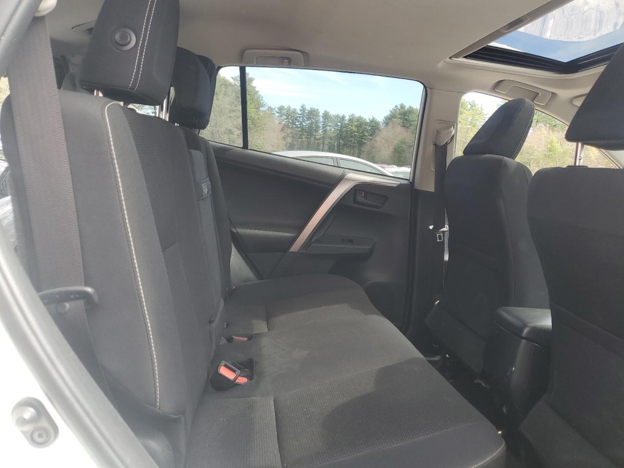 JTMRJREV7HD081323 2017 Toyota Rav4 Hv Le