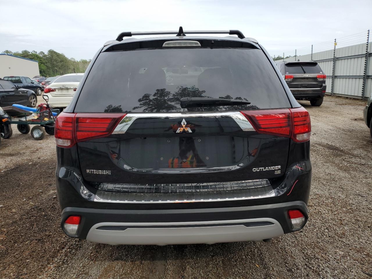 JA4AD3A39KZ050200 2019 Mitsubishi Outlander Se