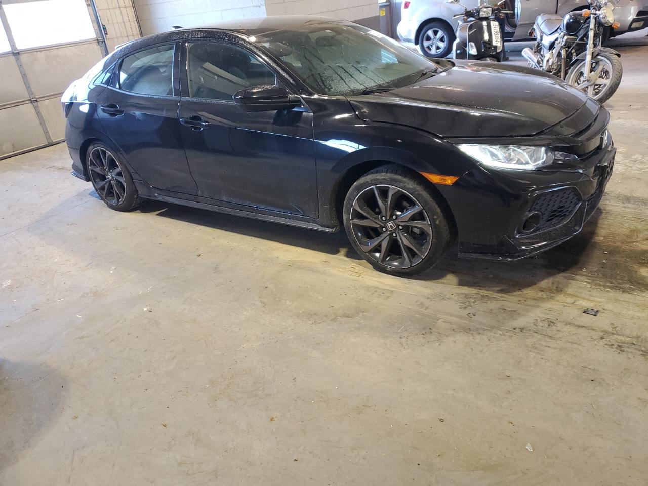 SHHFK7H4XJU223877 2018 Honda Civic Sport