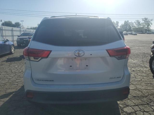 VIN 5TDJZRFH3KS949814 2019 Toyota Highlander, SE no.6