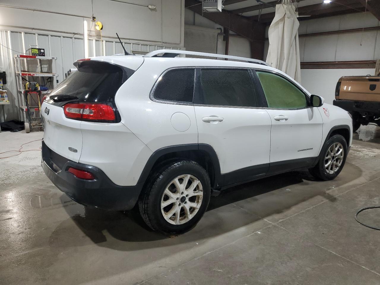 1C4PJMCB3GW162065 2016 Jeep Cherokee Latitude