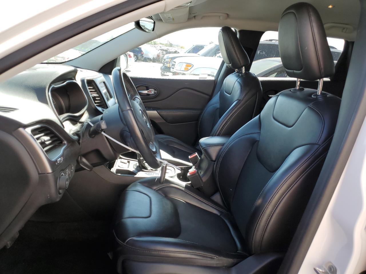 1C4PJLLX0KD273313 2019 Jeep Cherokee Latitude Plus