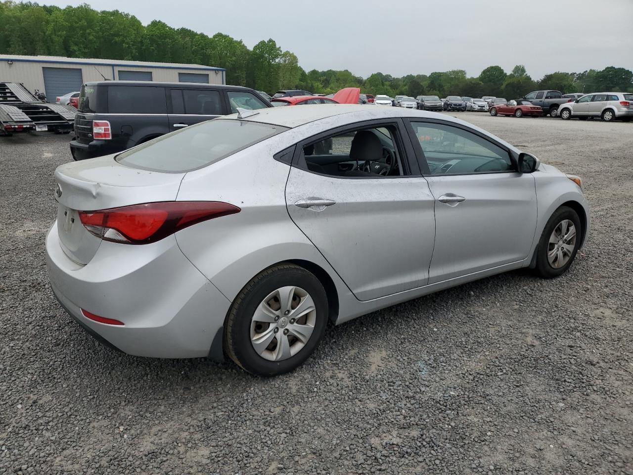 KMHDH4AE1GU588663 2016 Hyundai Elantra Se