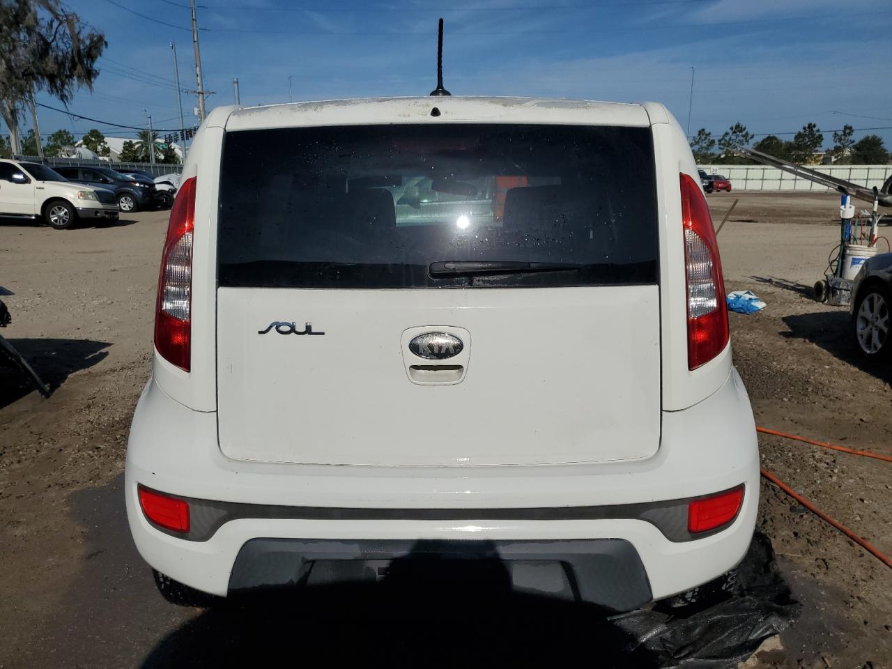 2013 Kia Soul vin: KNDJT2A58D7565045