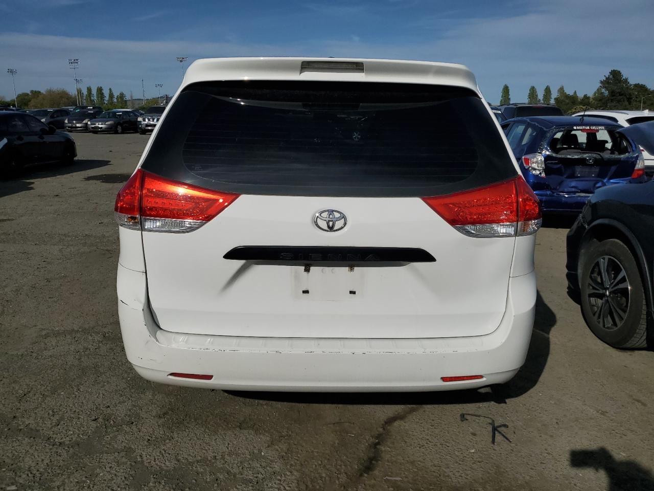 5TDZK3DC8DS352544 2013 Toyota Sienna