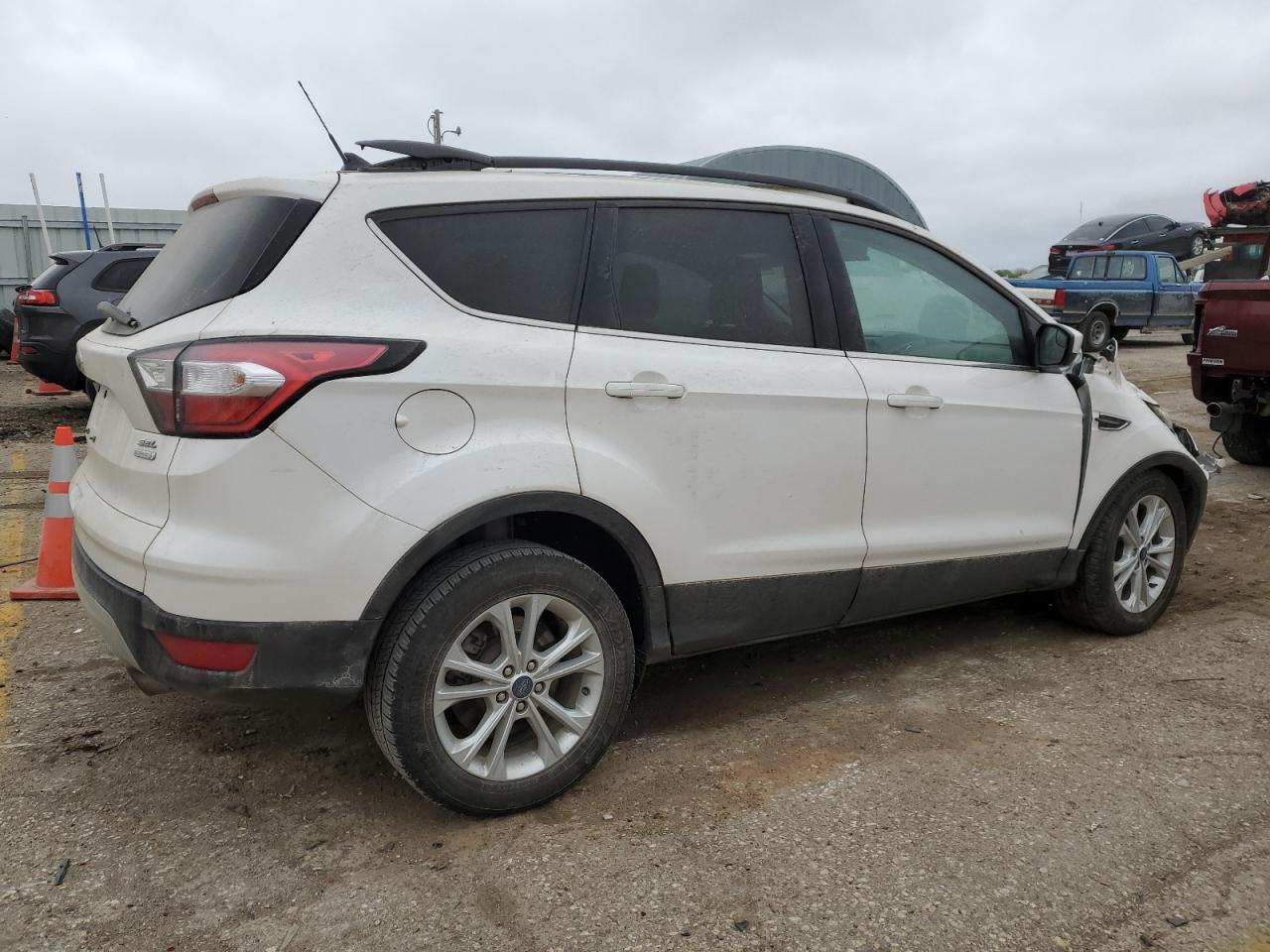 1FMCU0HD9JUB43186 2018 Ford Escape Sel