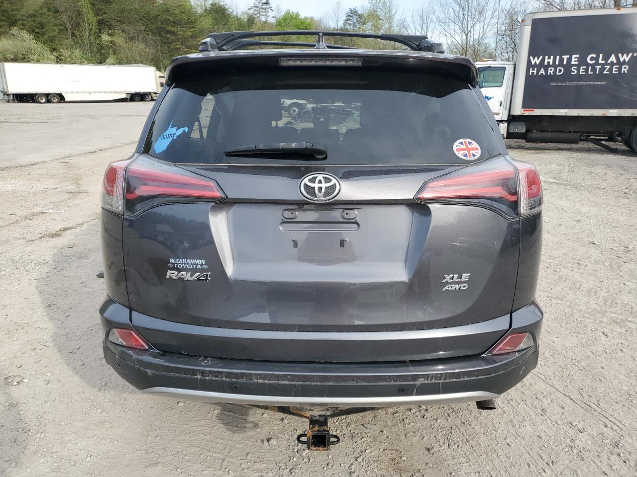 JTMRFREV9HD212981 2017 Toyota Rav4 Xle