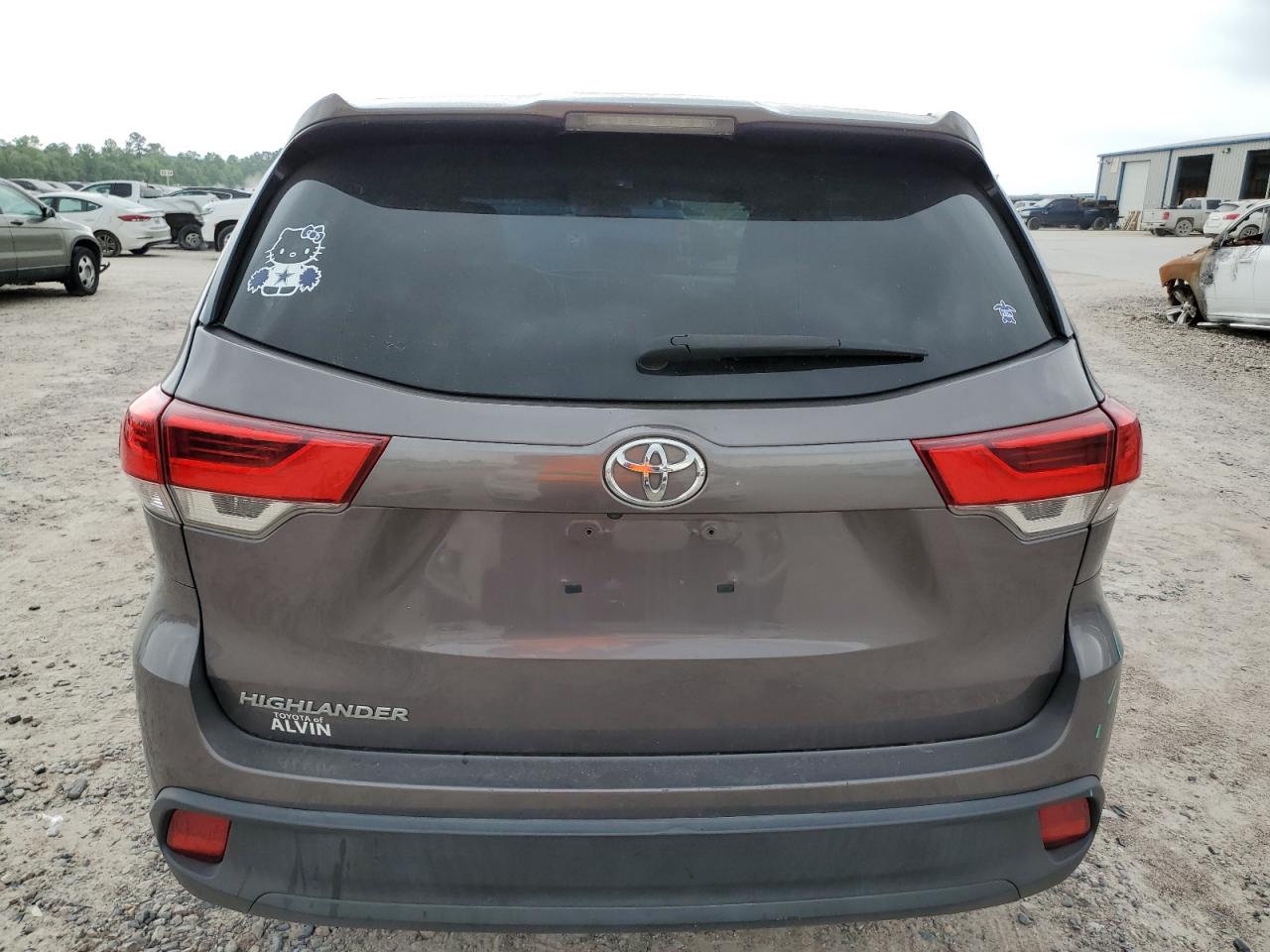 5TDZARFH6KS046289 2019 Toyota Highlander Le