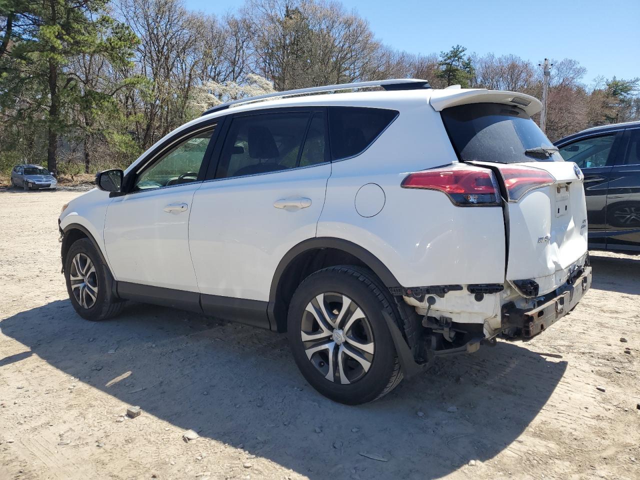 JTMBFREV3HJ117206 2017 Toyota Rav4 Le