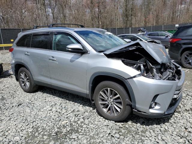 VIN 5TDJZRFH2KS572294 2019 Toyota Highlander, SE no.4