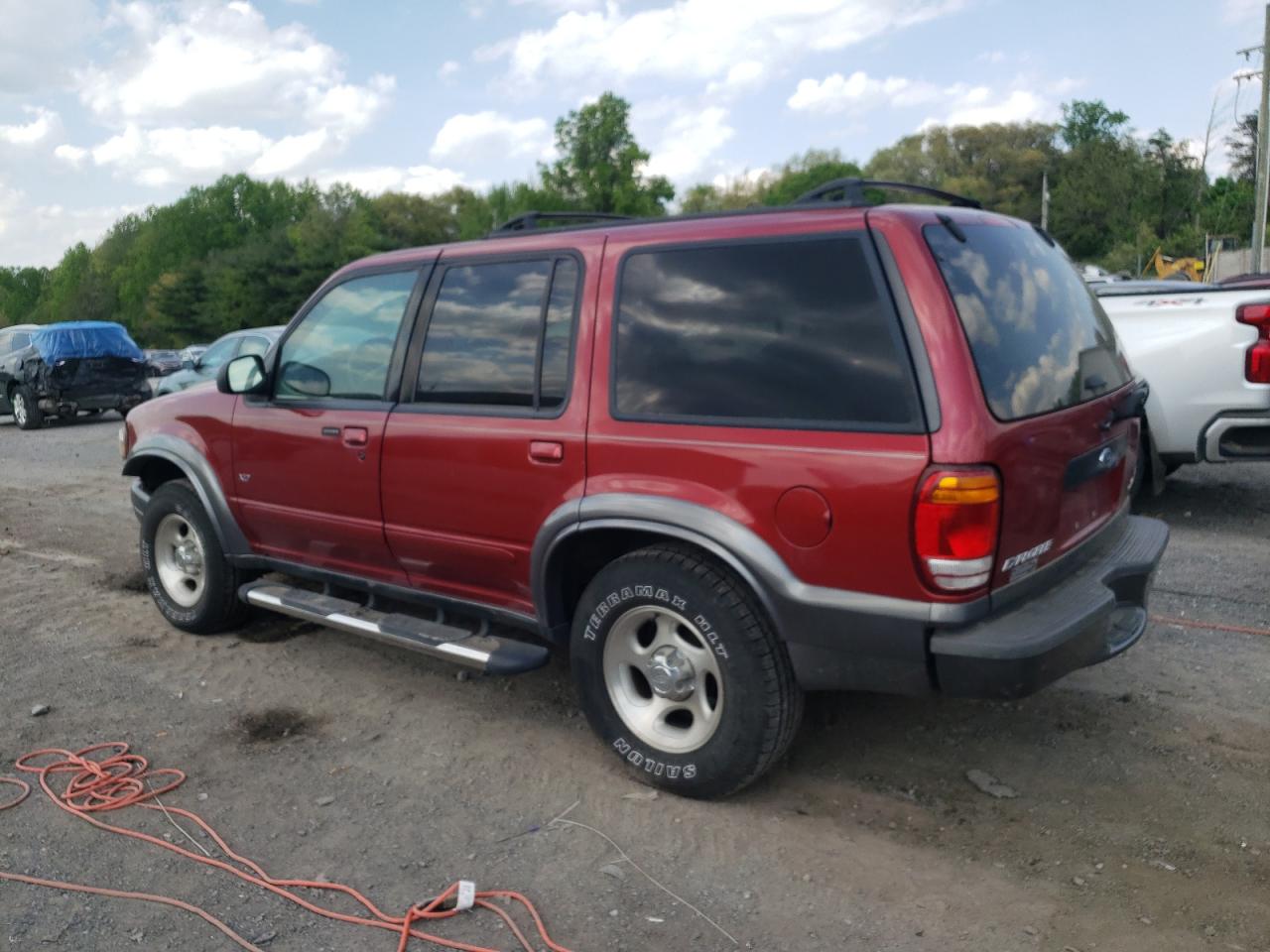 1FMZU73E4YZA36675 2000 Ford Explorer Xlt