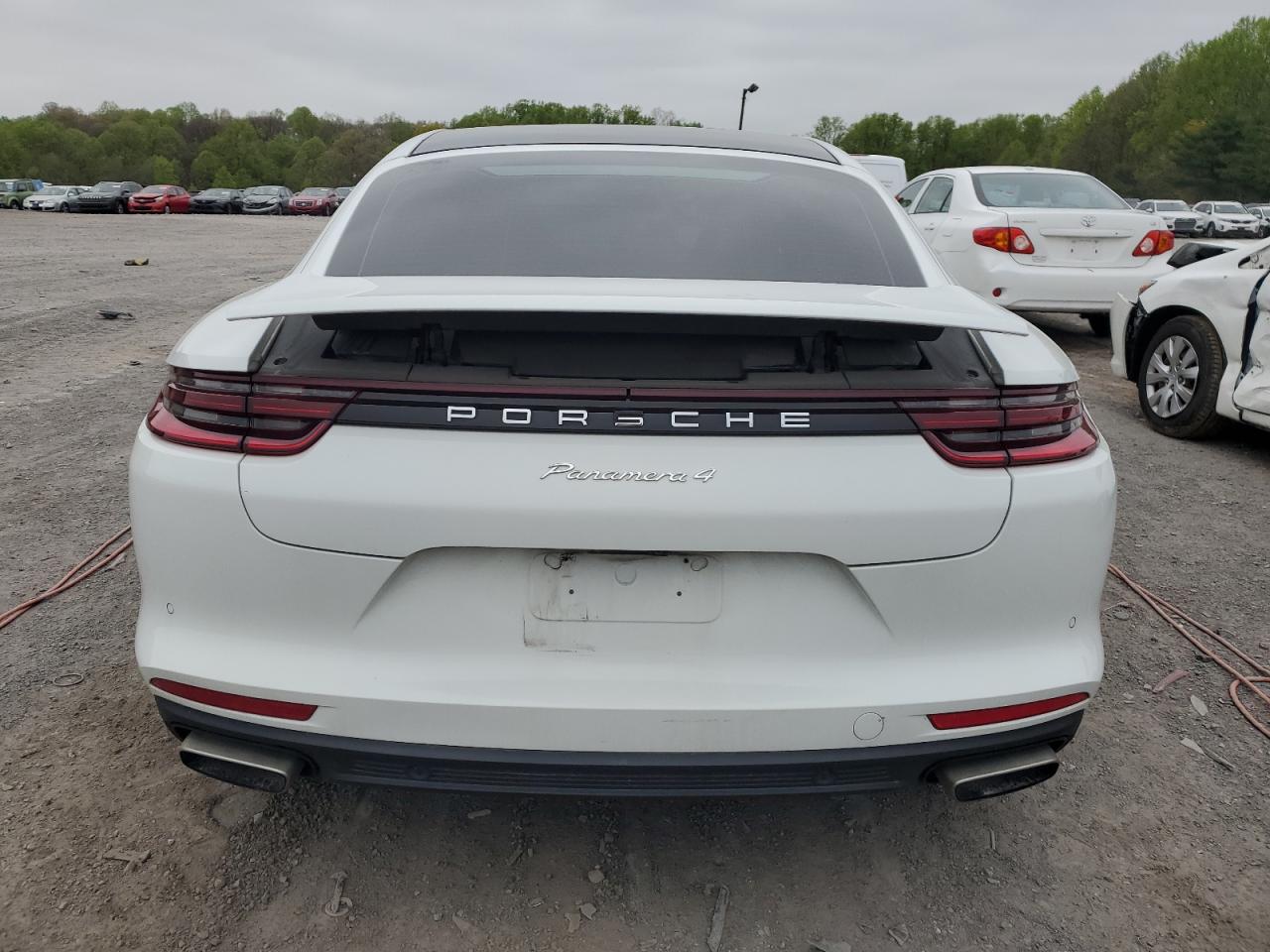 WP0AA2A71JL100679 2018 Porsche Panamera 4