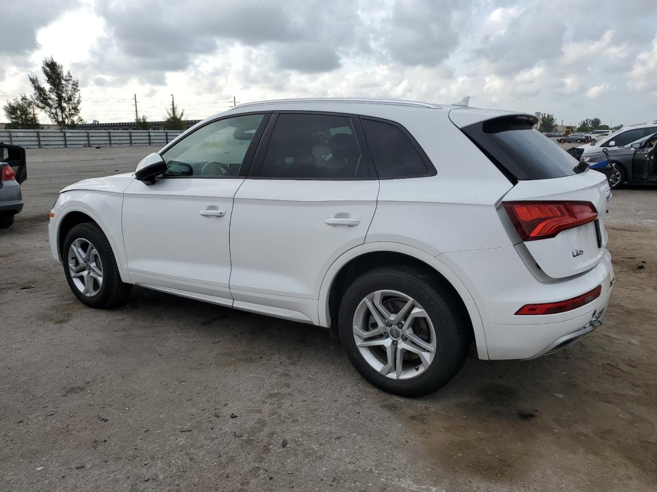 WA1ANAFY1J2187435 2018 Audi Q5 Premium