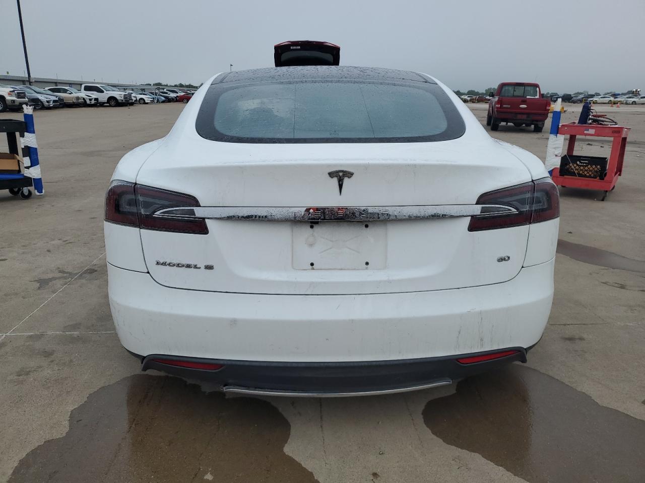 2013 Tesla Model S vin: 5YJSA1CGXDFP22040