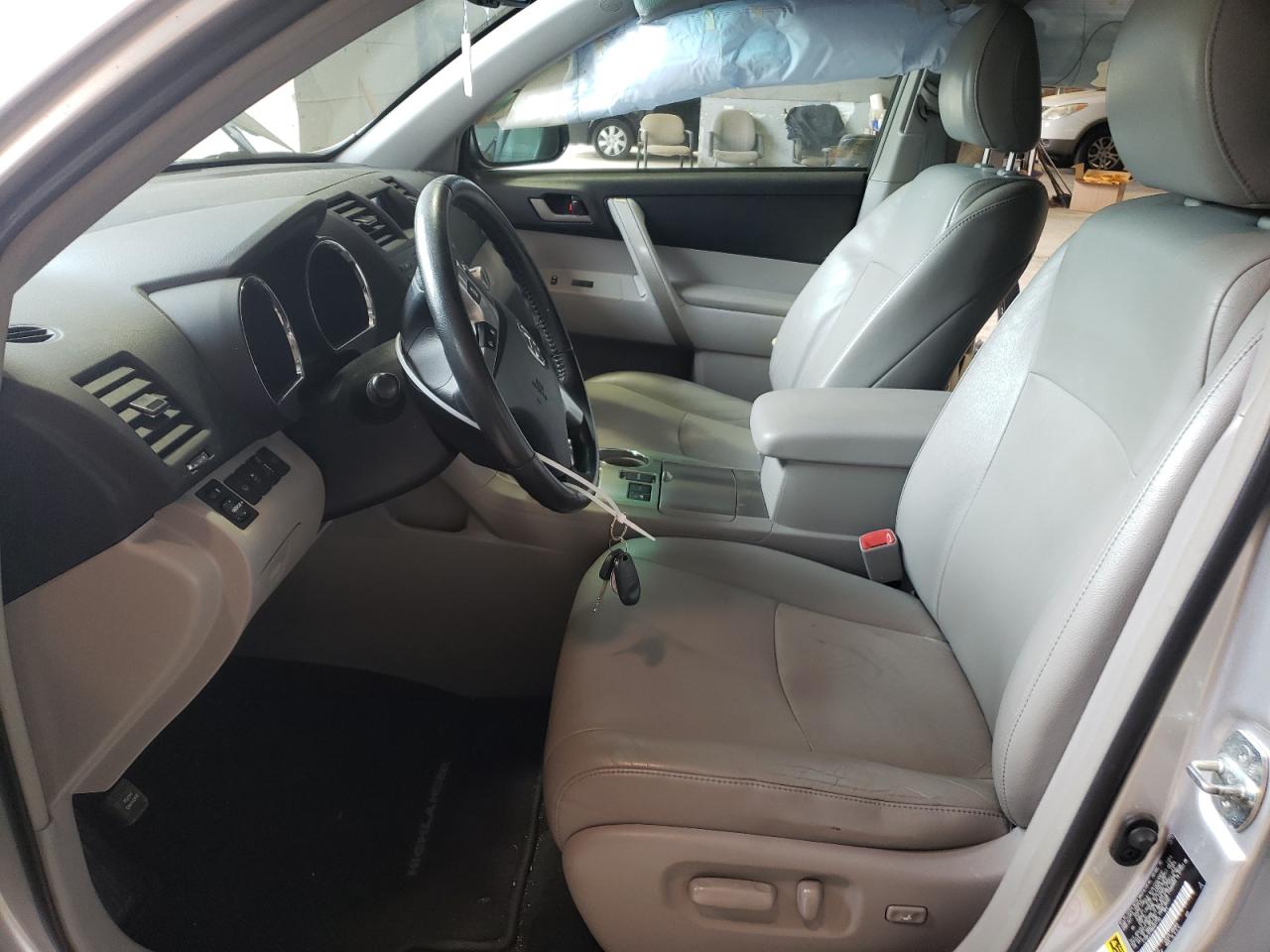 5TDBK3EH9BS077145 2011 Toyota Highlander Base